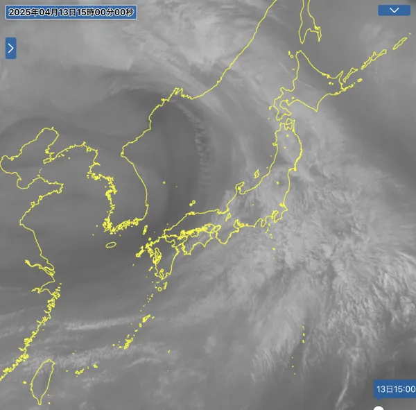 2025年4月13日15時の日本周辺の衛星水蒸気画像