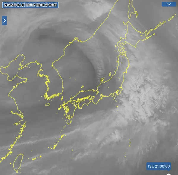 2025年4月13日21時の日本周辺の衛星水蒸気画像