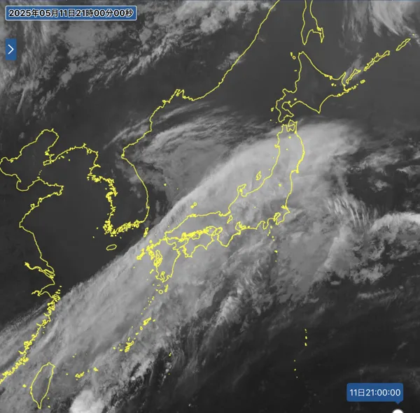 2025年5月11日の日本周辺の衛星画像（21時）