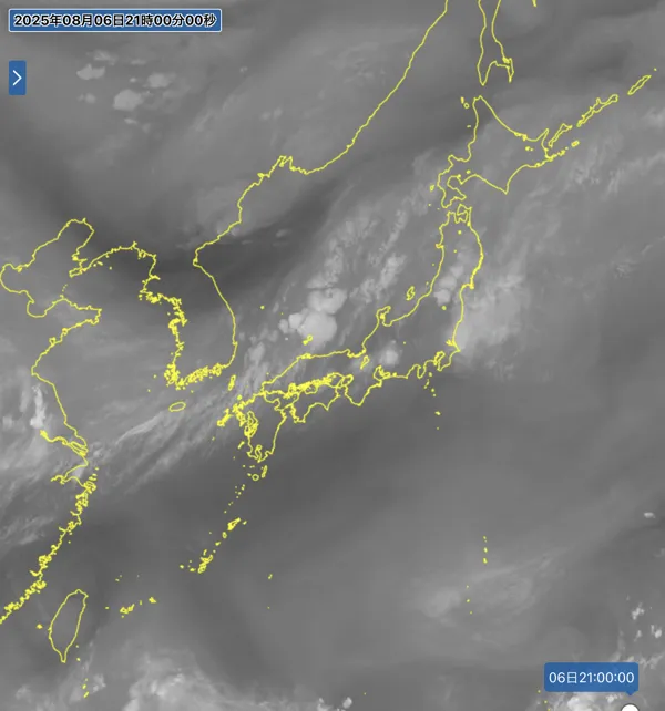 2025年8月6日21時の日本周辺の衛星水蒸気画像