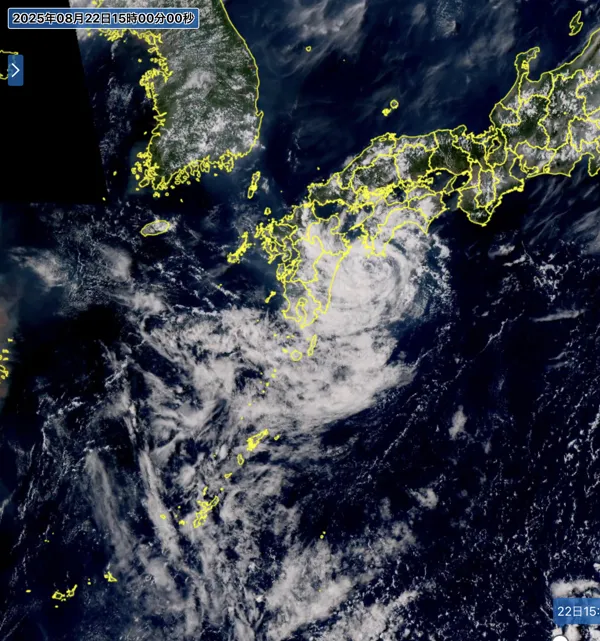 2025年8月22日15時の日本周辺の衛星可視画像