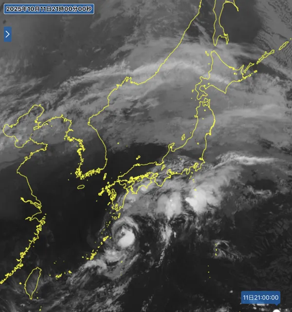 2025年10月11日21時の日本周辺の衛星赤外画像