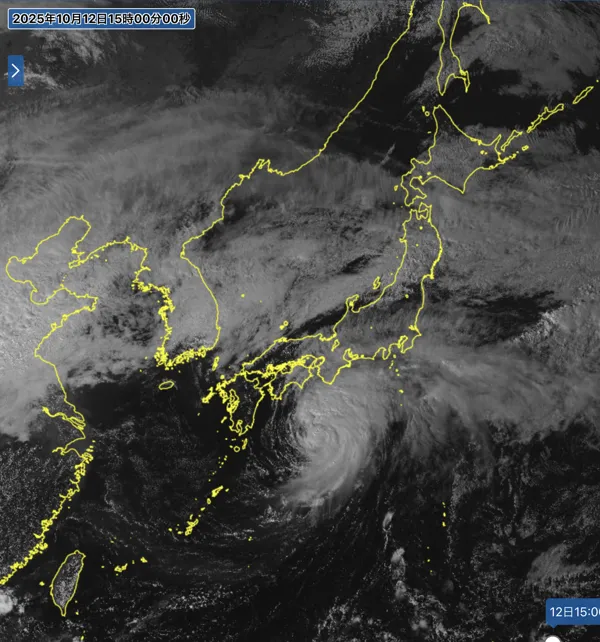 2025年10月12日15時の日本周辺の衛星可視画像