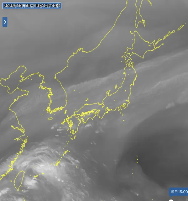 2025年10月19日15時の日本周辺の衛星水蒸気画像