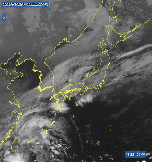 2025年10月19日21時の日本周辺の衛星赤外画像