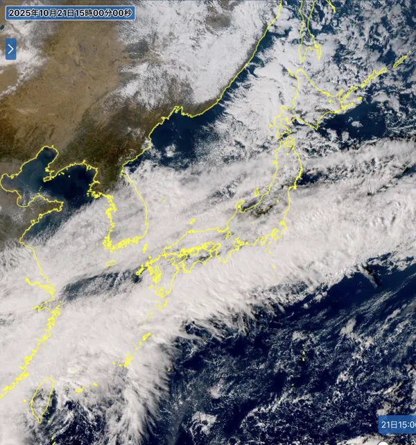 2025年10月21日の日本周辺の衛星画像（15時）