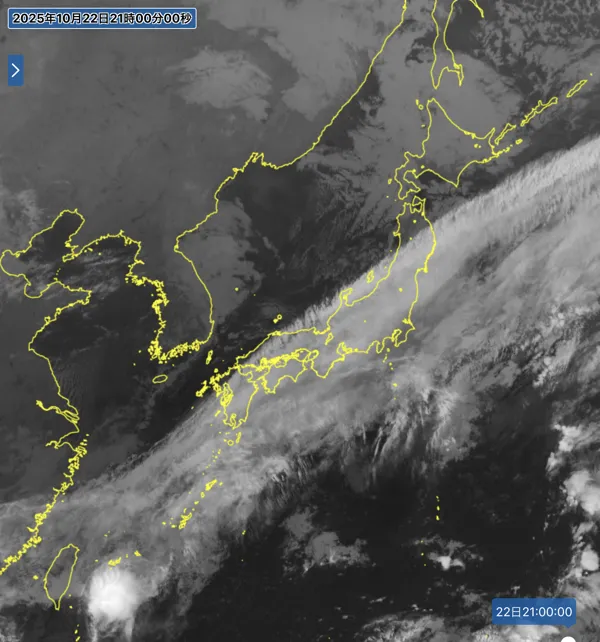 2025年10月22日21時の日本周辺の衛星赤外画像