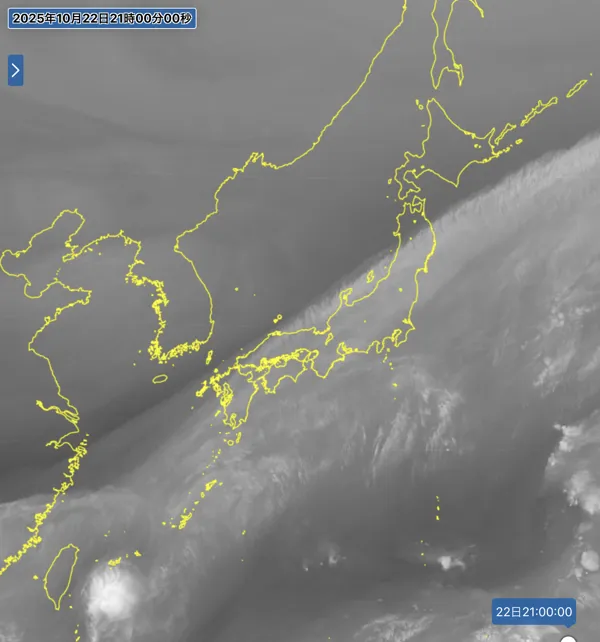 2025年10月22日21時の日本周辺の衛星水蒸気画像