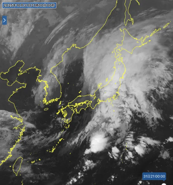 2025年10月31日21時の日本周辺の衛星赤外画像