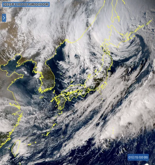 2025年11月1日の日本周辺の衛星画像（15時）