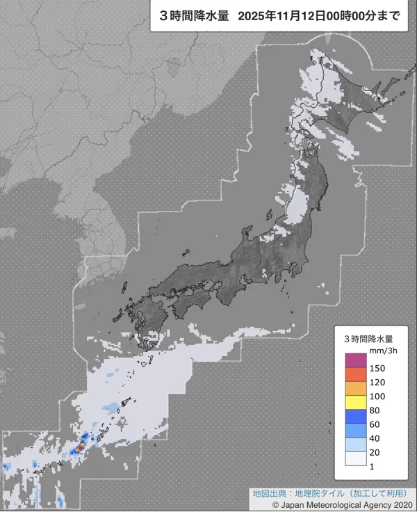 2025年11月11日21〜24時の日本周辺の3時間解析降水量