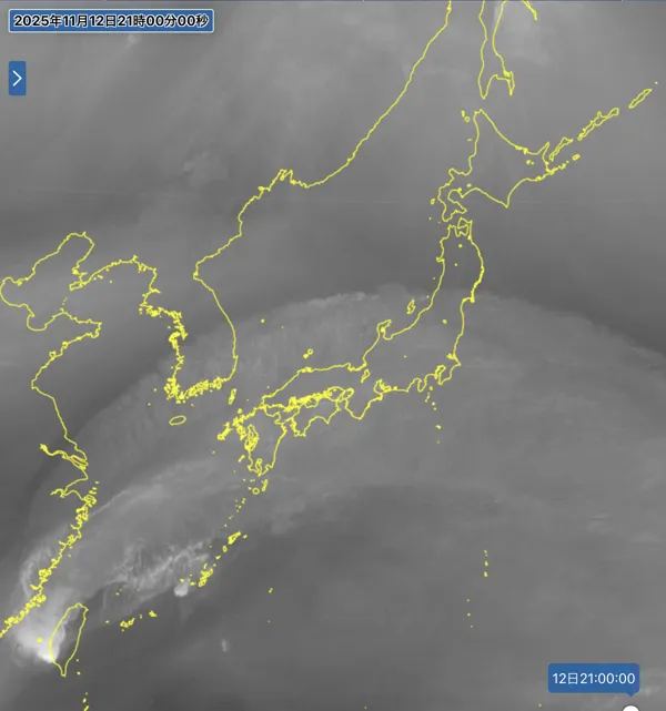 2025年11月12日21時の日本周辺の衛星水蒸気画像