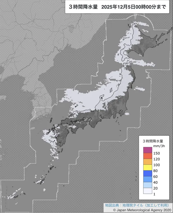 2025年12月4日21〜24時の日本周辺の3時間解析降水量