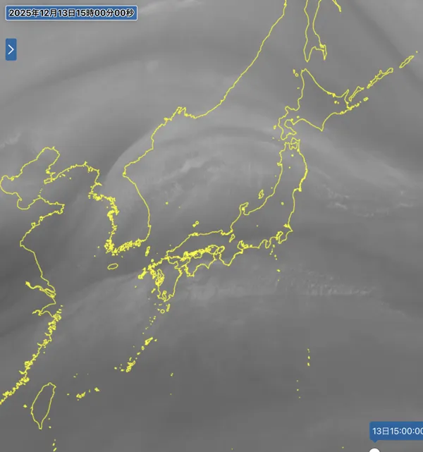 2025年12月13日15時の日本周辺の衛星水蒸気画像