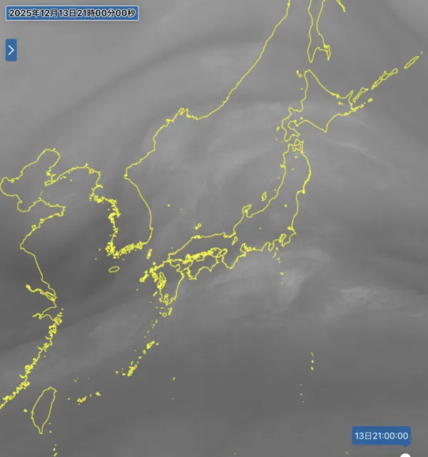2025年12月13日21時の日本周辺の衛星水蒸気画像