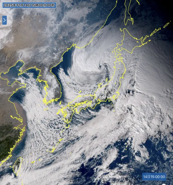 2025年12月14日15時の日本周辺の衛星可視画像