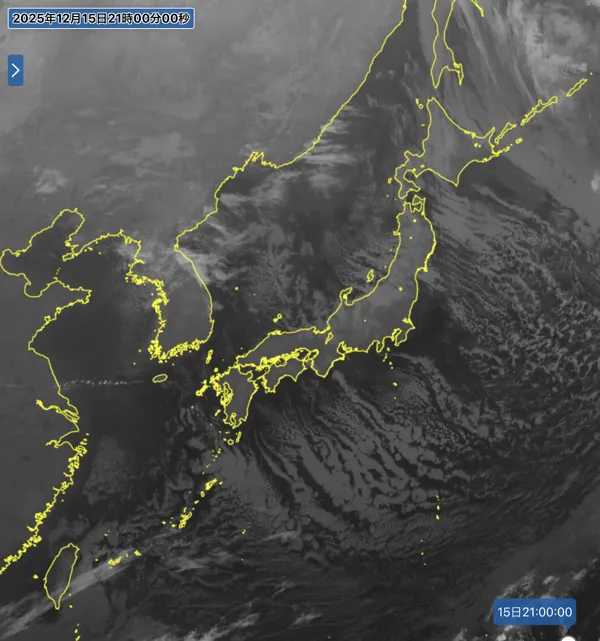 2025年12月15日21時の日本周辺の衛星赤外画像