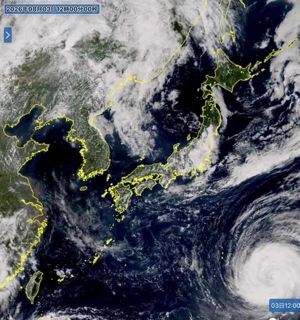 2026年8月3日12時の日本周辺の衛星可視画像