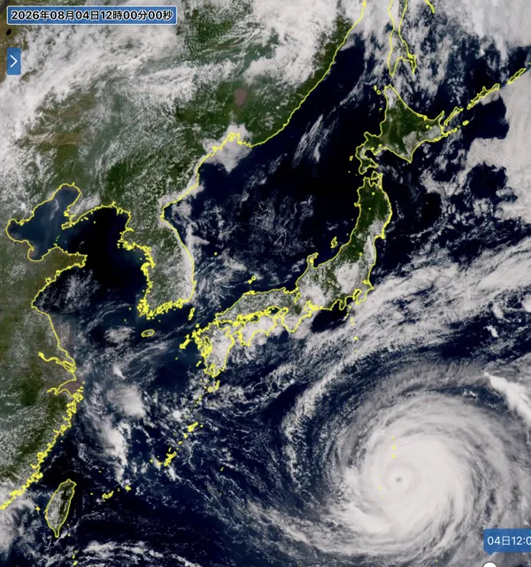 2026年8月4日12時の日本周辺の衛星可視画像