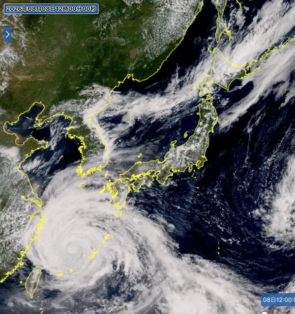 2026年8月8日12時の日本周辺の衛星可視画像
