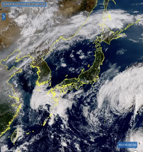 2026年10月10日15時の日本周辺の衛星可視画像