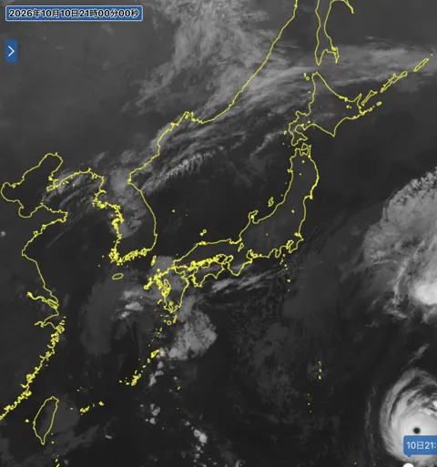 2026年10月10日21時の日本周辺の衛星赤外画像