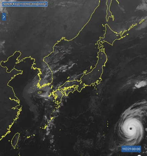 2026年10月11日21時の日本周辺の衛星赤外画像