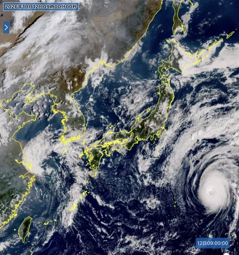 2026年10月12日9時の日本周辺の衛星可視画像
