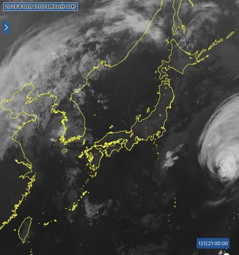 2026年10月12日21時の日本周辺の衛星赤外画像