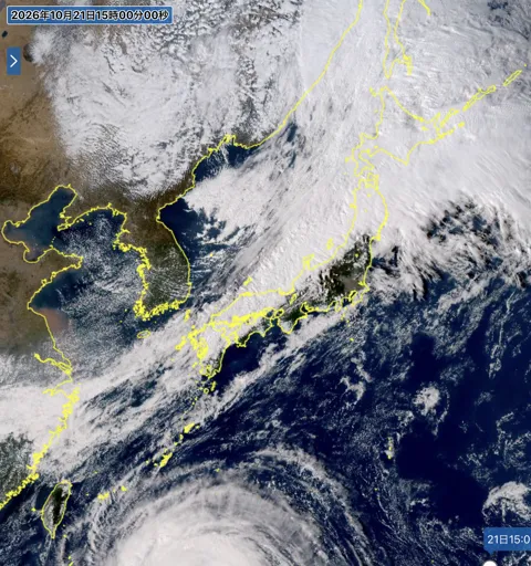 2026年10月21日15時の日本周辺の衛星可視画像