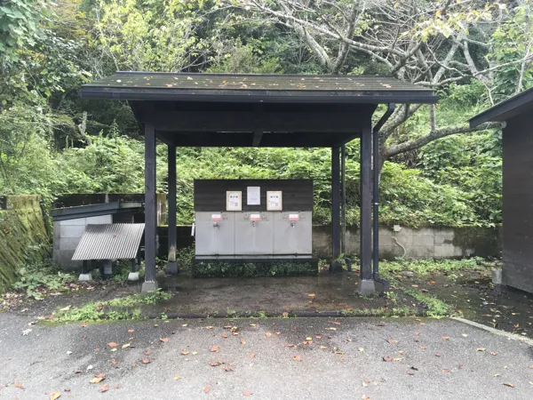 鳥飼豆腐店の水汲み場の写真