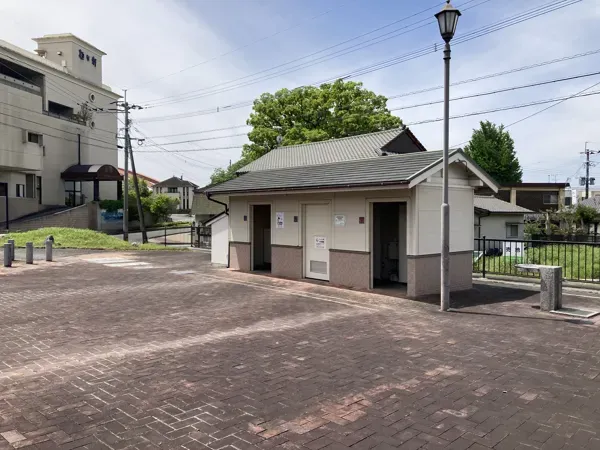 船小屋鉱泉場近くのトイレの写真