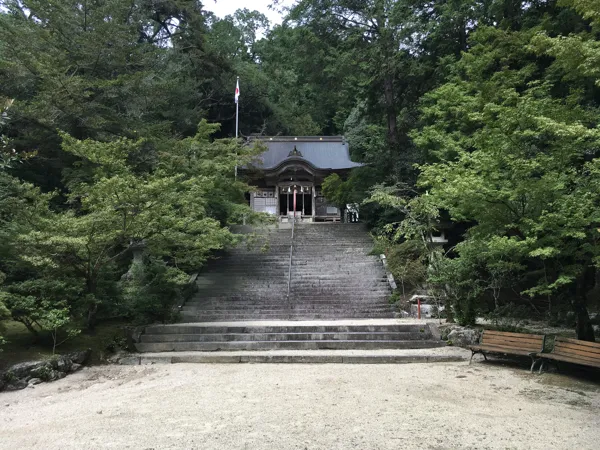 仁比山神社の境内の写真