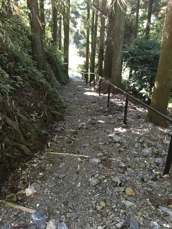 看板の横の階段の写真2