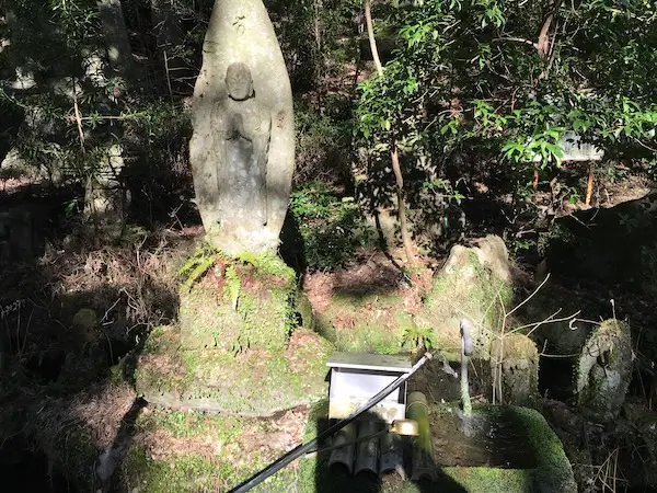 奥之院手前の湧水