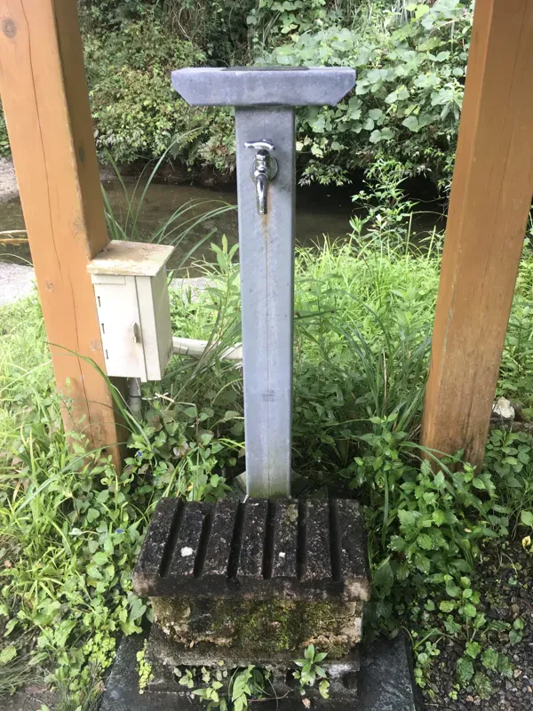 脊振の湧水の蛇口の写真